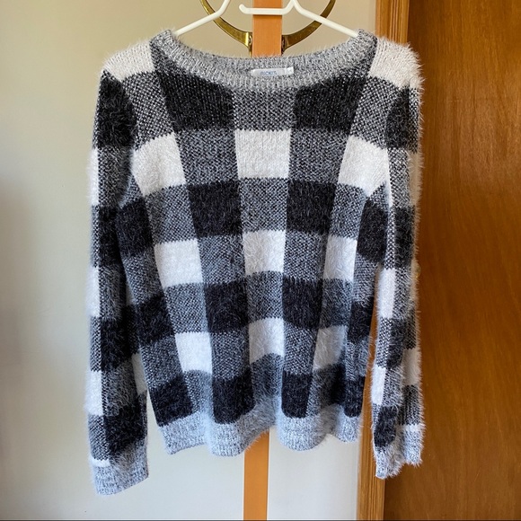 2/$30 || Ricki’s Super Soft Checkered Sweater - Picture 1 of 5